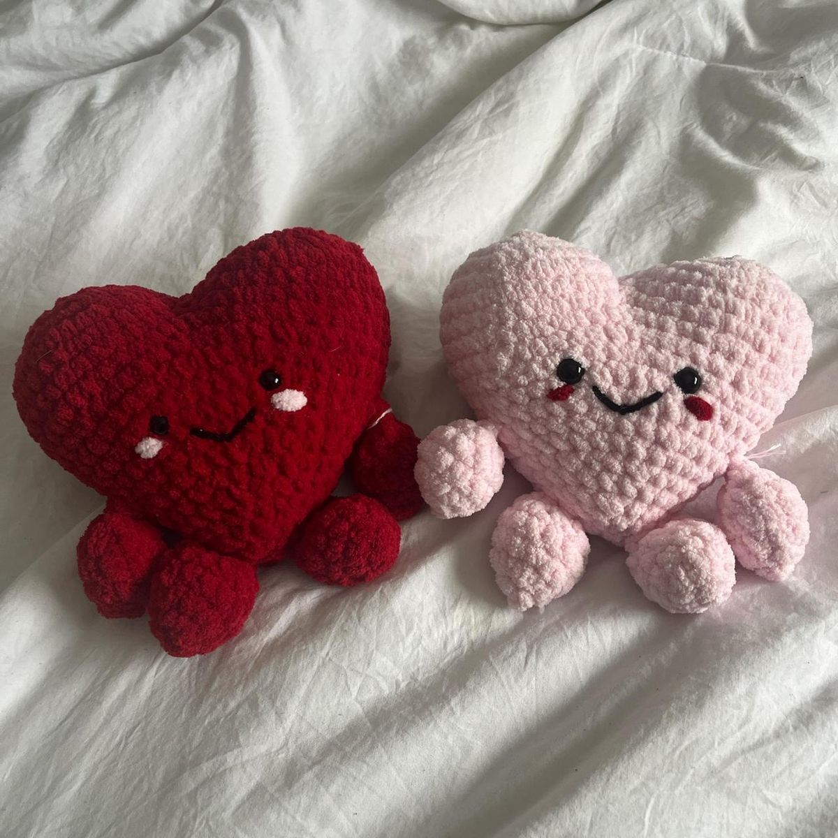 健康アクセサリー hugunz HearT II Heart Hug Crochet Plush | Handmade Gift | Cozy Bear